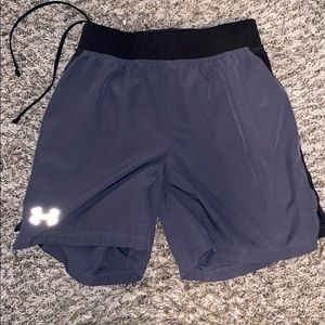 Size small runner shorts. Fitted.